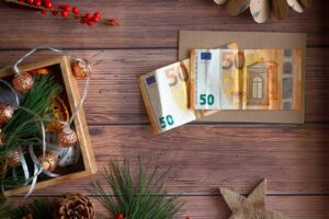 Photo Buying Furniture