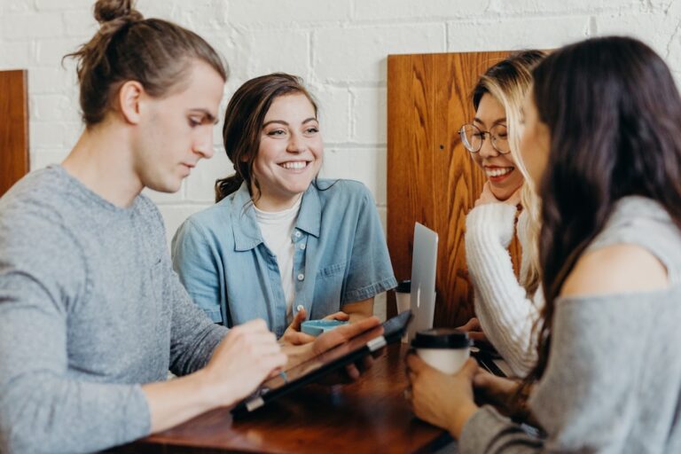 Deutsch B1 Prüfung: Erfolgreiche Dialoge beim „Weg fragen und erklären“