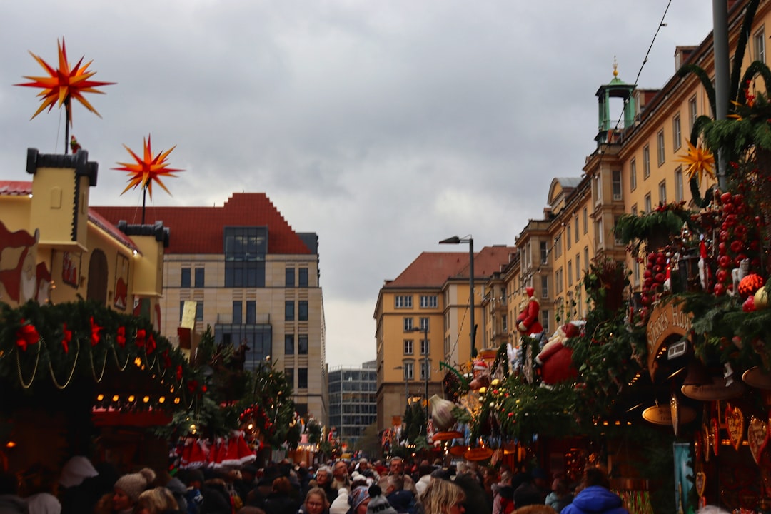 Deutsche Weihnachtsgrüße: Frohe Feiertage und ein gesegnetes neues Jahr!